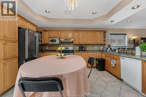 4753 Lavender, Windsor, ON - Indoor Photo Showing Kitchen With Double Sink