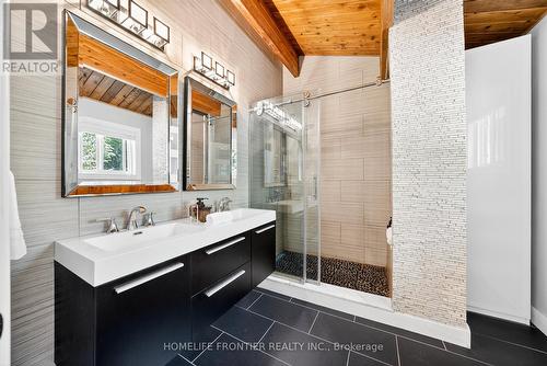 7896 6Th Line, Essa, ON - Indoor Photo Showing Bathroom