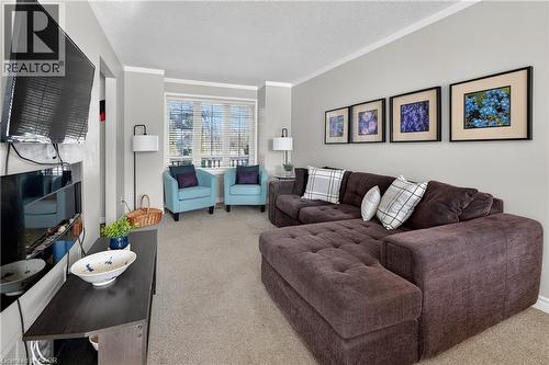 4996 Greenlane Road, Beamsville, ON - Indoor Photo Showing Living Room