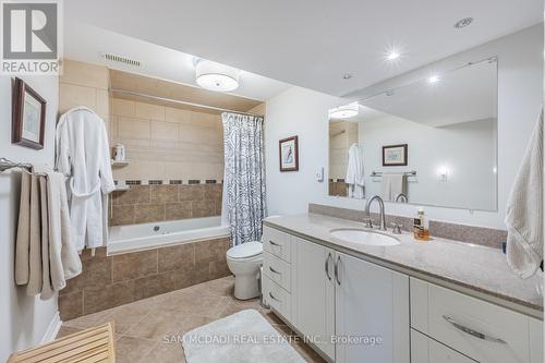 70 Thirty Seventh Street, Toronto, ON - Indoor Photo Showing Bathroom