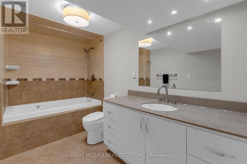 70 Thirty Seventh Street, Toronto, ON - Indoor Photo Showing Bathroom
