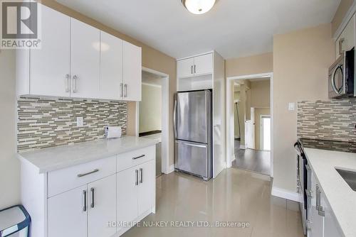 2443 Brookhurst Road, Mississauga, ON - Indoor Photo Showing Kitchen With Upgraded Kitchen