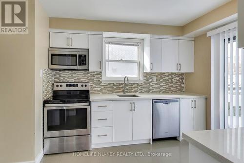 2443 Brookhurst Road, Mississauga, ON - Indoor Photo Showing Kitchen With Stainless Steel Kitchen With Upgraded Kitchen