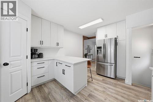 1622 Cairns Avenue, Saskatoon, SK - Indoor Photo Showing Kitchen