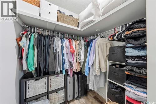 1622 Cairns Avenue, Saskatoon, SK - Indoor With Storage