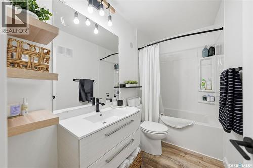1622 Cairns Avenue, Saskatoon, SK - Indoor Photo Showing Bathroom