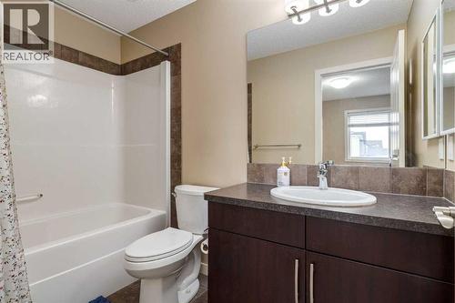 152 New Brighton Grove Se, Calgary, AB - Indoor Photo Showing Bathroom