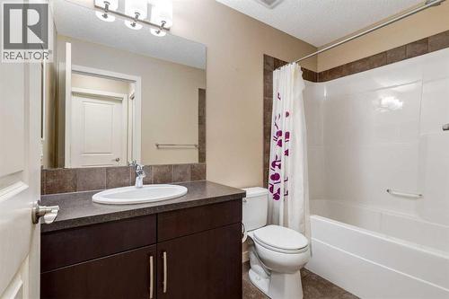 152 New Brighton Grove Se, Calgary, AB - Indoor Photo Showing Bathroom