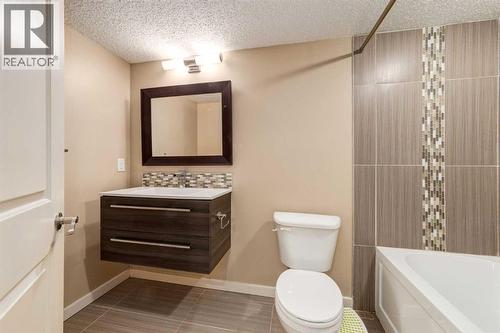 152 New Brighton Grove Se, Calgary, AB - Indoor Photo Showing Bathroom