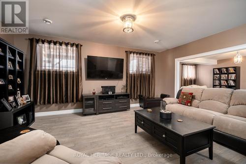21564 Loyalist Parkway, Prince Edward County (Ameliasburg Ward), ON - Indoor Photo Showing Living Room