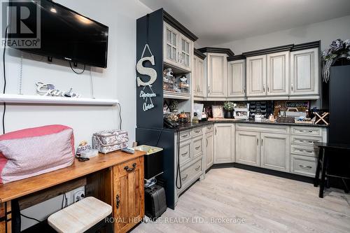 Hobby/Craft Room - 21564 Loyalist Parkway, Prince Edward County (Ameliasburg Ward), ON - Indoor