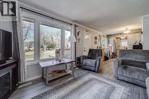 Living Room - 1510 12 Avenue N, Lethbridge, AB - Indoor Photo Showing Living Room