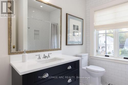 166 Dalhousie Avenue, St. Catharines (Port Dalhousie), ON - Indoor Photo Showing Bathroom