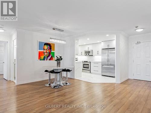 806 - 100 Observatory Lane, Richmond Hill, ON - Indoor