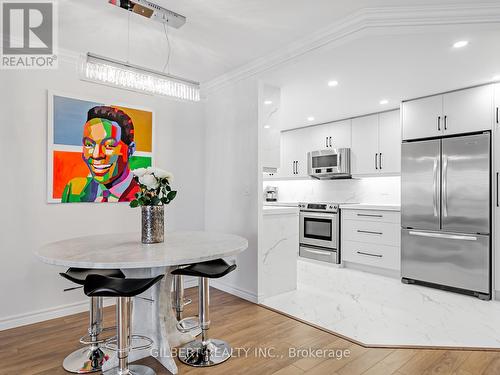 806 - 100 Observatory Lane, Richmond Hill, ON - Indoor