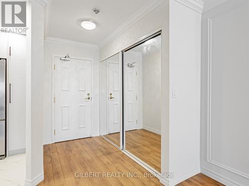 806 - 100 Observatory Lane, Richmond Hill, ON - Indoor Photo Showing Other Room