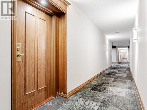 806 - 100 Observatory Lane, Richmond Hill, ON - Indoor Photo Showing Other Room