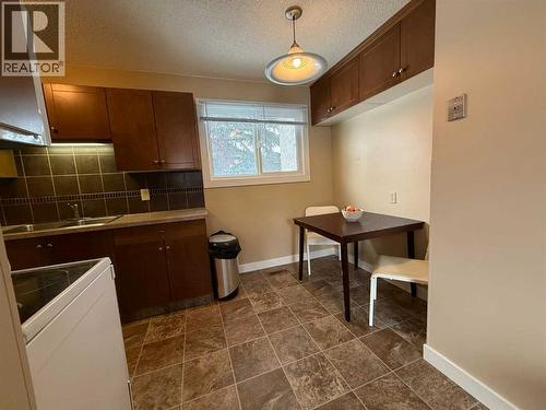 7, 65 Lafayette Boulevard, Lethbridge, AB - Indoor