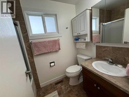 7, 65 Lafayette Boulevard, Lethbridge, AB - Indoor Photo Showing Bathroom