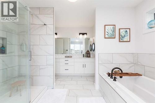 131 Goldenrod Way W, Lethbridge, AB - Indoor Photo Showing Bathroom