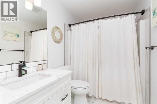 131 Goldenrod Way W, Lethbridge, AB - Indoor Photo Showing Bathroom