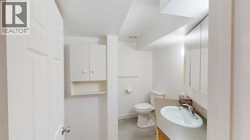 1, 115 Lafayette Boulevard W, Lethbridge, AB - Indoor Photo Showing Bathroom