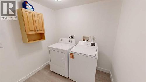 1, 115 Lafayette Boulevard W, Lethbridge, AB - Indoor Photo Showing Laundry Room