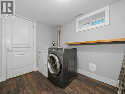 250 23 Avenue Ne, Calgary, AB - Indoor Photo Showing Laundry Room