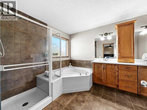 108 Pantego Rise Nw, Calgary, AB - Indoor Photo Showing Bathroom