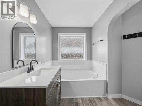 109 Somerset Close Sw, Calgary, AB - Indoor Photo Showing Bathroom