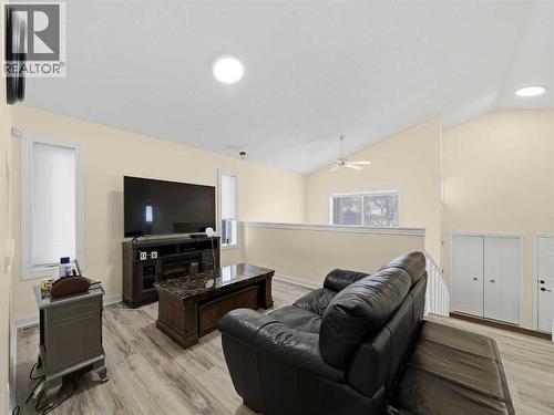 109 Somerset Close Sw, Calgary, AB - Indoor