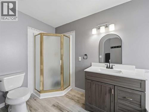 109 Somerset Close Sw, Calgary, AB - Indoor Photo Showing Bathroom
