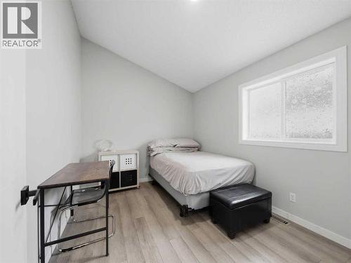 109 Somerset Close Sw, Calgary, AB - Indoor Photo Showing Bedroom