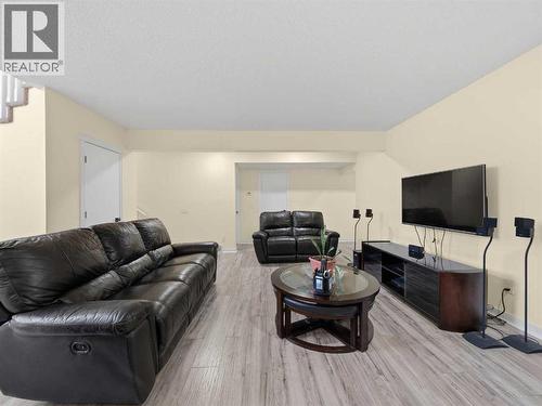 109 Somerset Close Sw, Calgary, AB - Indoor Photo Showing Living Room