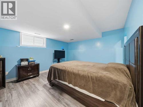 109 Somerset Close Sw, Calgary, AB - Indoor Photo Showing Bedroom