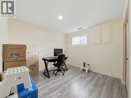 109 Somerset Close Sw, Calgary, AB - Indoor