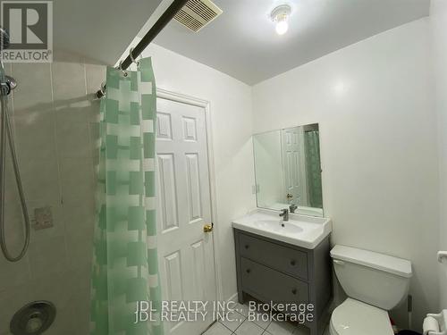 618 Leatherleaf Drive, Mississauga, ON - Indoor Photo Showing Bathroom