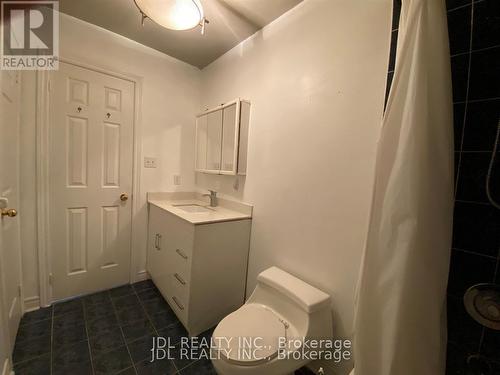 618 Leatherleaf Drive, Mississauga, ON - Indoor Photo Showing Bathroom