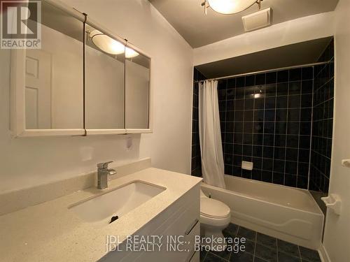 618 Leatherleaf Drive, Mississauga, ON - Indoor Photo Showing Bathroom
