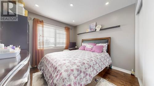52 Tianalee Crescent, Brampton, ON - Indoor Photo Showing Bedroom
