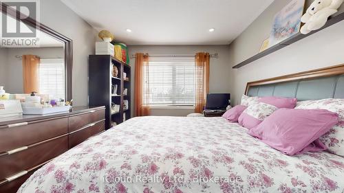 52 Tianalee Crescent, Brampton, ON - Indoor Photo Showing Bedroom