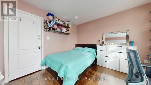 52 Tianalee Crescent, Brampton, ON - Indoor Photo Showing Bedroom