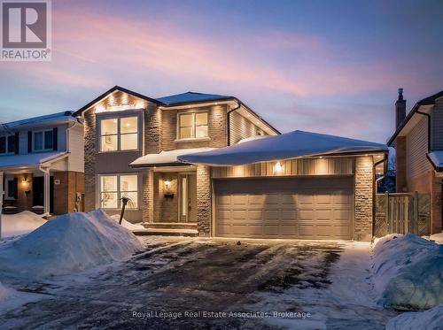 896 ROUNDELAY DRIVE  Oshawa, ON L1J 7T7