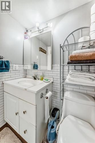 306, 1712 38 Street Se, Calgary, AB - Indoor Photo Showing Bathroom