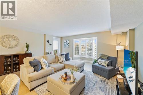 216 Plains Road W Unit# B403, Burlington, ON - Indoor Photo Showing Living Room