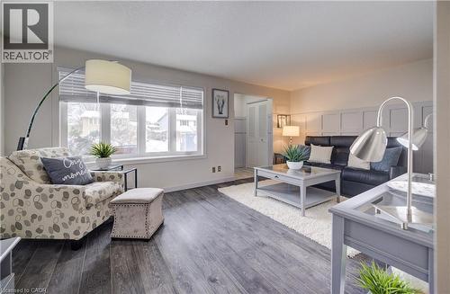 285 Sandowne Drive Unit# 1, Waterloo, ON - Indoor Photo Showing Living Room