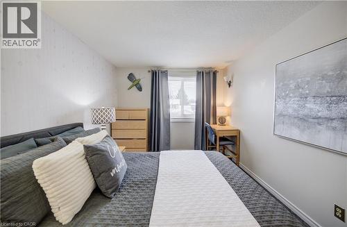 285 Sandowne Drive Unit# 1, Waterloo, ON - Indoor Photo Showing Bedroom