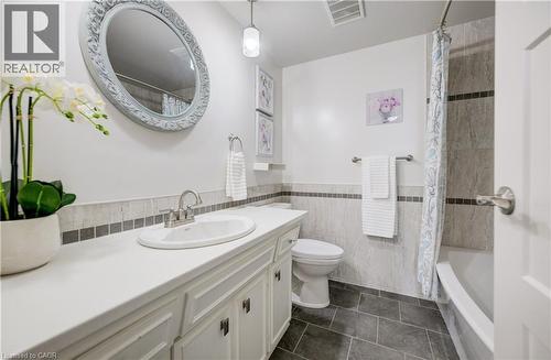 285 Sandowne Drive Unit# 1, Waterloo, ON - Indoor Photo Showing Bathroom