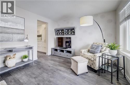285 Sandowne Drive Unit# 1, Waterloo, ON - Indoor Photo Showing Living Room