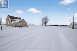 Laneway with huge amount of parking - 